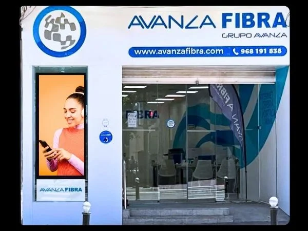 pantalla led de escaparate murcia led estudios avanza fibra