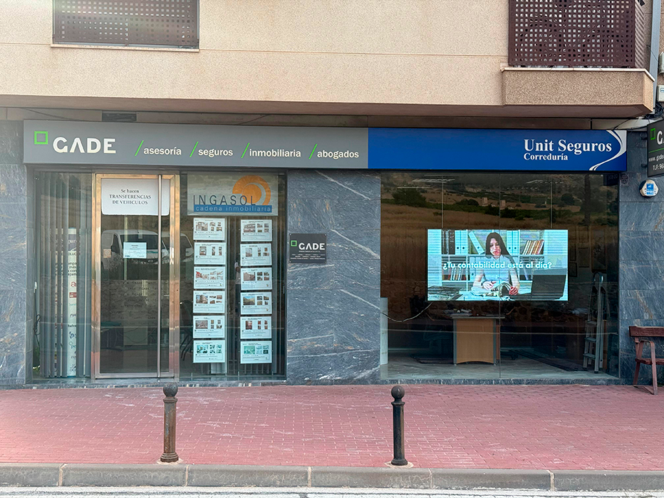 pantalla led estudios de escaparate correduria de seguros en murcia